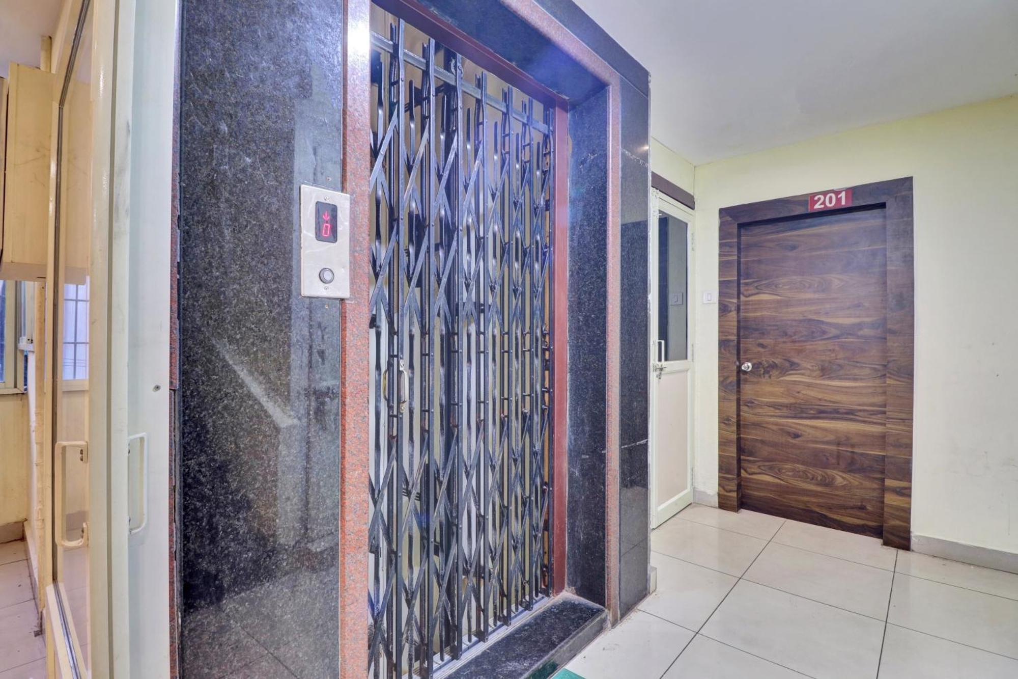 Hotel O Aditya Grand Inn Guntur Exterior photo